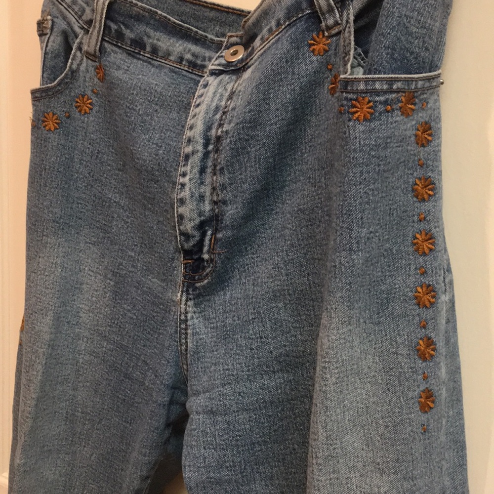 Light Blue Capri Embroidered Women’s Jeans Size 36 - Picture 2 of 8